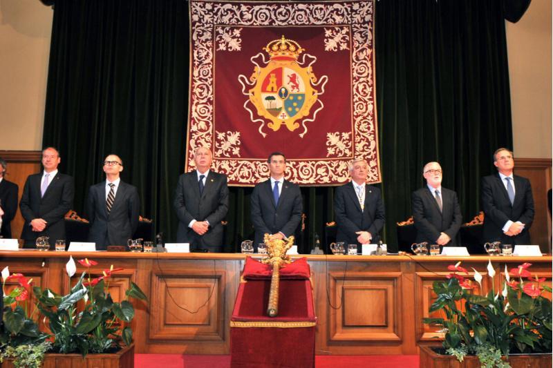 Juan Viaño reivindica na súa toma de posesión como reitor da USC a necesidade de acometer cambios importantes na organización universitaria