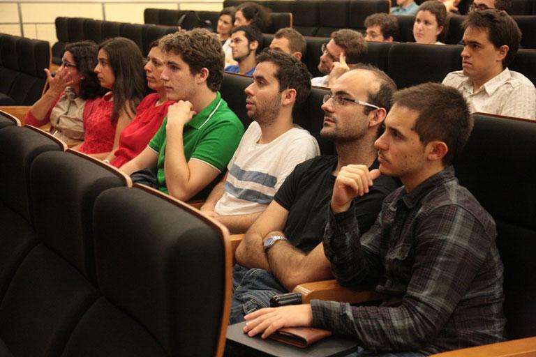 Nove de cada dez titulados no Máster en Enxeñaría Matemática recomendan o posgrao