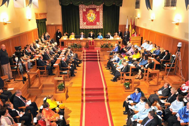 A situación económica, a internacionalización e o cambio da organización docente e investigación serán os retos da USC para o curso 2014-2015