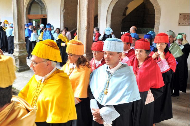 A situación económica, a internacionalización e o cambio da organización docente e investigación serán os retos da USC para o curso 2014-2015
