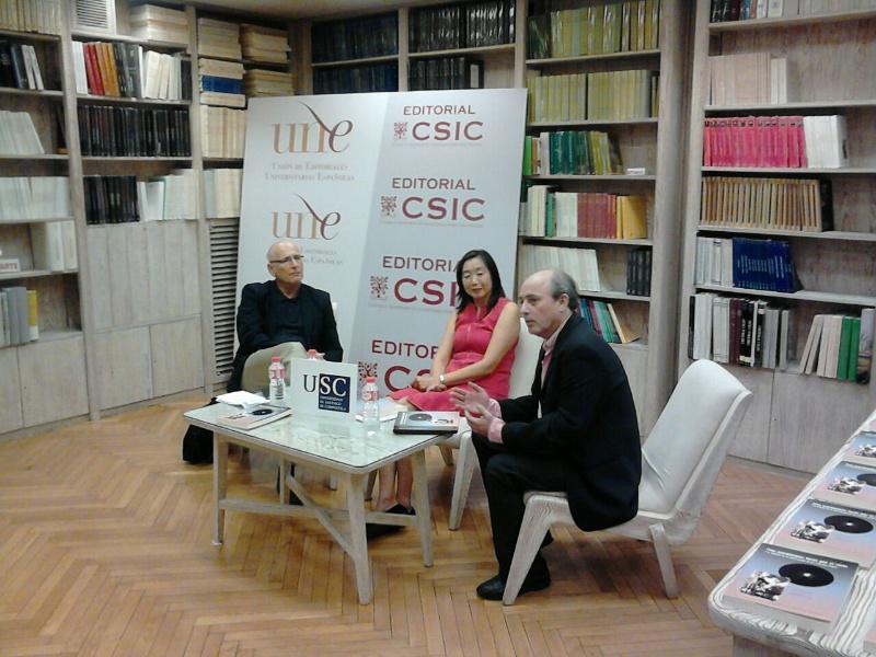 Preséntase no espazo UNE da Libraría Científica do CSIC o libro ‘Esos astrónomos locos por el cielo o la historia de la observación de las estrellas dobles’