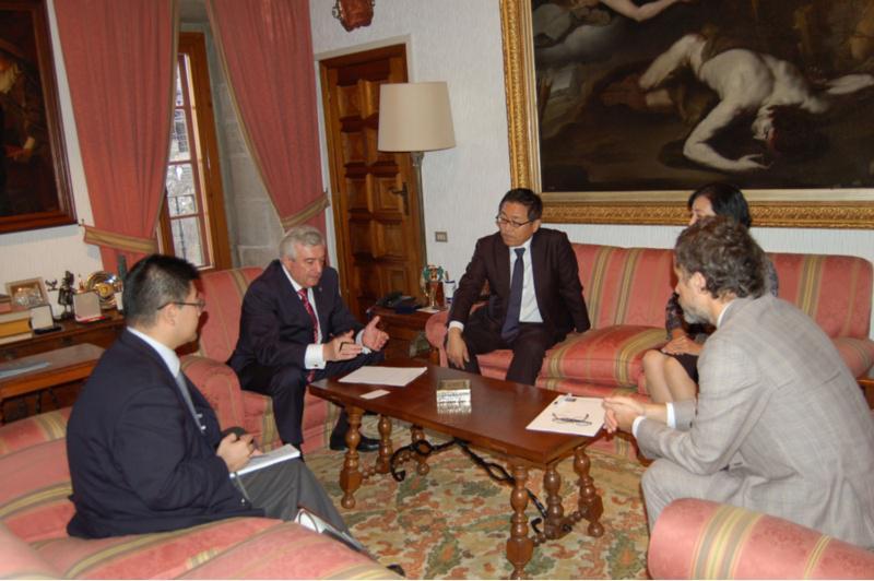 O embaixador de Xapón en España visitou a USC