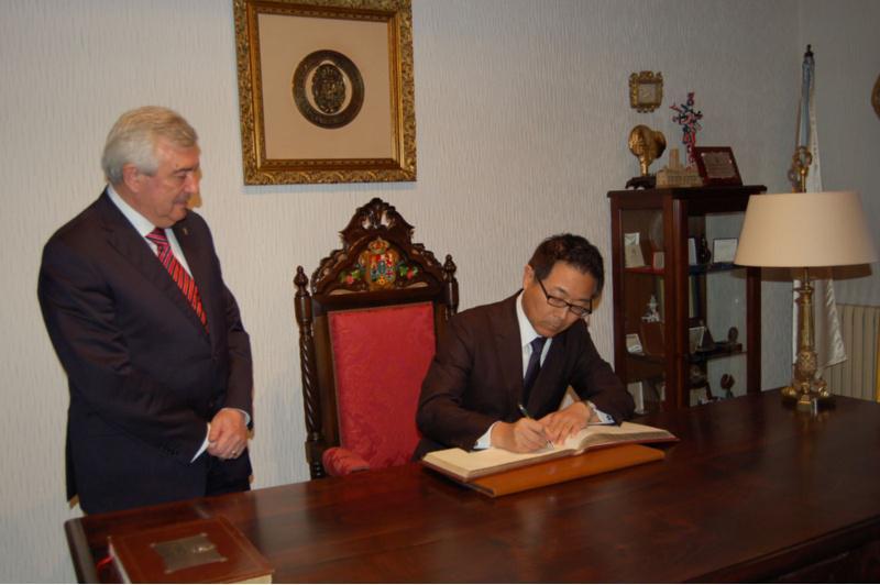 O embaixador de Xapón en España visitou a USC