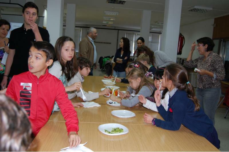 A alimentación saudable dos escolares centra unha iniciativa pioneira de profesores e estudantes da Facultade de Ciencias