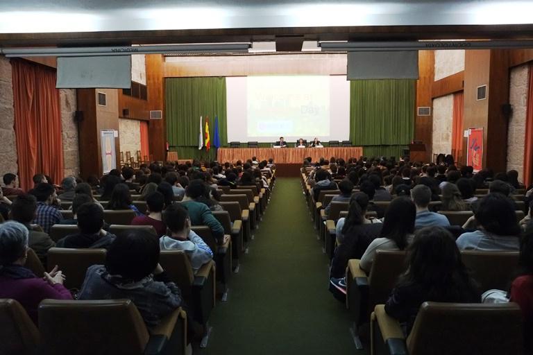 O UniStem Day 2015 achega as células nai ao estudantado de secundaria de Compostela