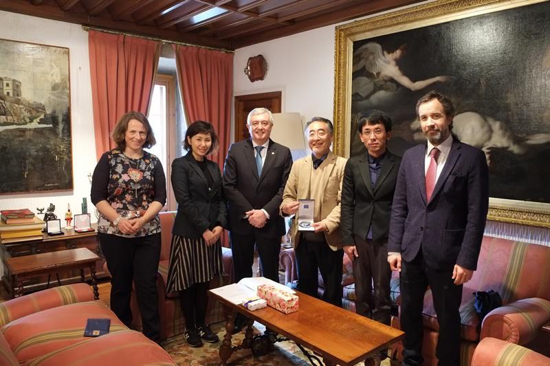 Unha delegación da Universidade xaponesa de Aichi Prefectual visita a USC no marco do programa Vía Láctea
