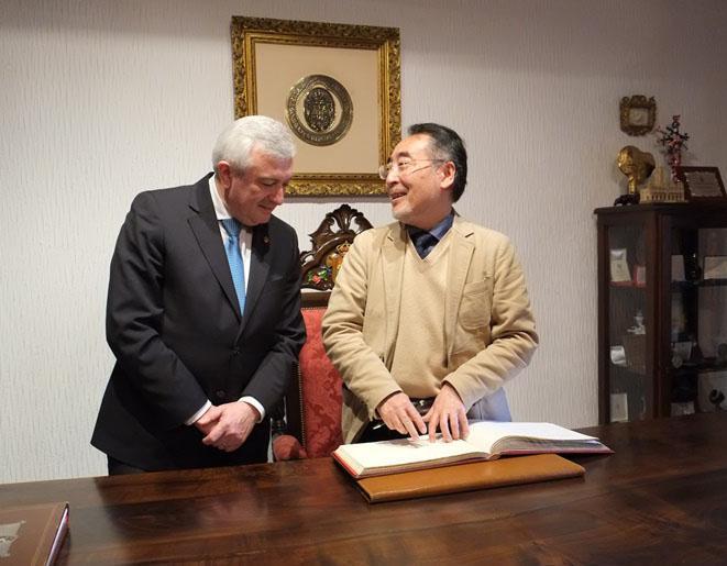 Unha delegación da Universidade xaponesa de Aichi Prefectual visita a USC no marco do programa Vía Láctea