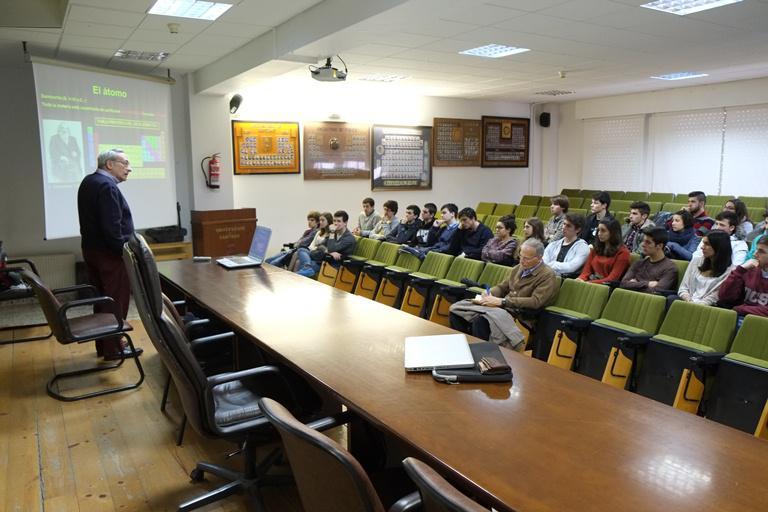 Medio cento de estudantes de secundaria de toda Galicia redescubren o Bosón de Higgs