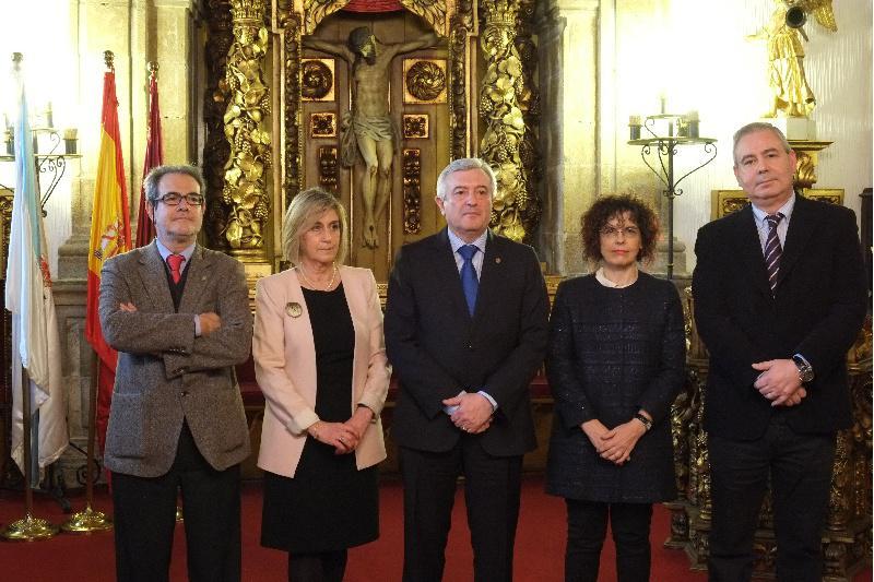 A profesora Isabel Sández Macho tomou posesión do seu segundo mandato como decana de Farmacia