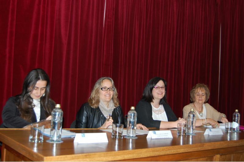 Nona Inés Vilariño lembra a memoria das constituíntes nunha sesión celebrada na residencia Jesús Bal y Gay