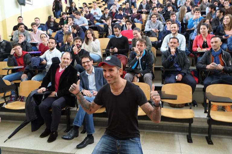 O ultrafondista e empresario Josef Ajram pronunciou unha conferencia na Facultade de Ciencias Económicas e Empresariais