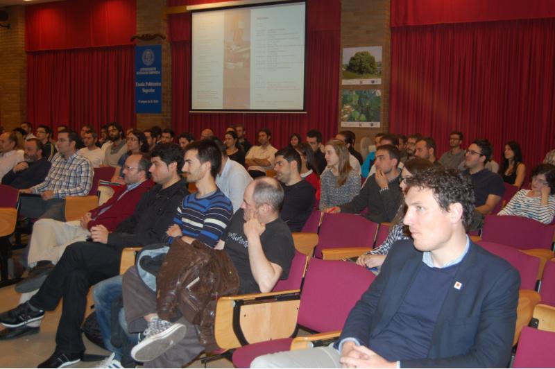 A EPS reúne nun curso sobre cálculo e deseño de estruturas de madeira costralaminada 90 titulados e profesionais 