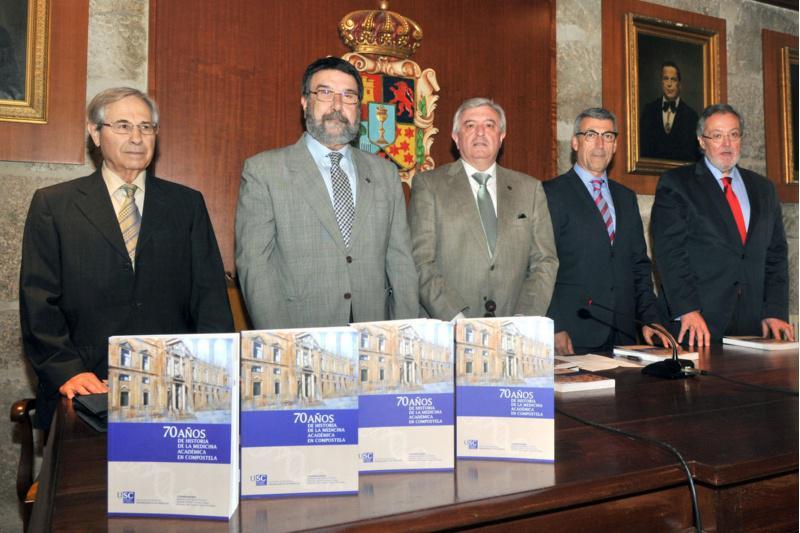 Recollen nun libro 70 anos de historia de la Medicina académica en Compostela