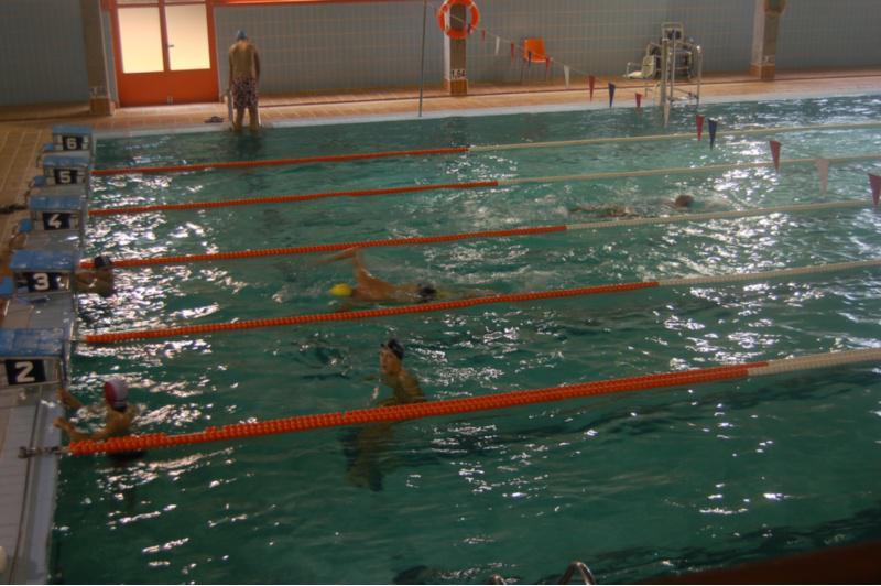 Aberta a inscrición para a comunidade universitaria do curso intensivo de natación de setembro