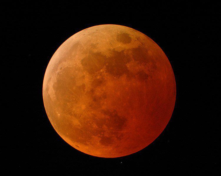 Eclipse total de lúa na madrugada do domingo ao luns