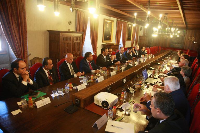 A USC recibe os embaixadores de once países da Liga Árabe