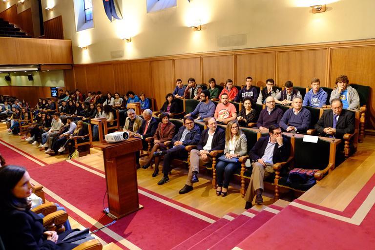 A profesora da USC Elena López Lago falou en Fonseca dos logros e  retos das tecnoloxías da luz