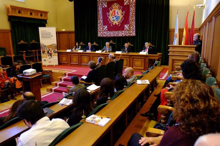 Viaño sinala a transparencia informativa como clave para garantir a conexión entre as universidades e a sociedade