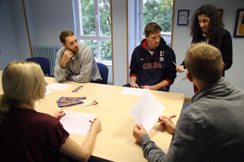 Xogadores do Río Natura Monbus Obradoiro cursan español no Centro de Linguas Modernas da USC