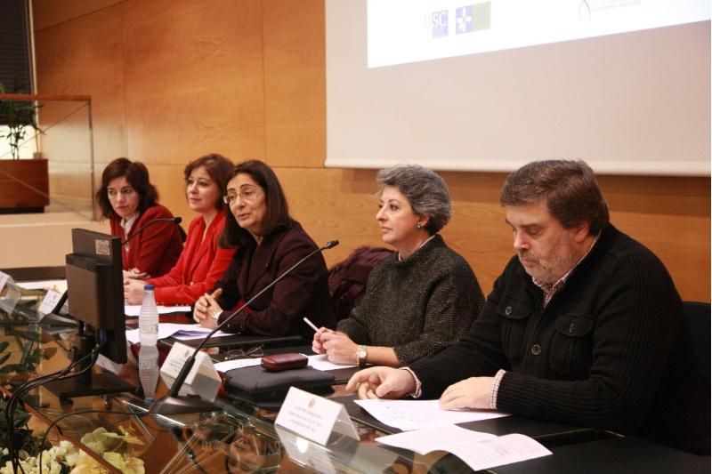 Mulleres científicas debaten na USC sobre os teitos de cristal