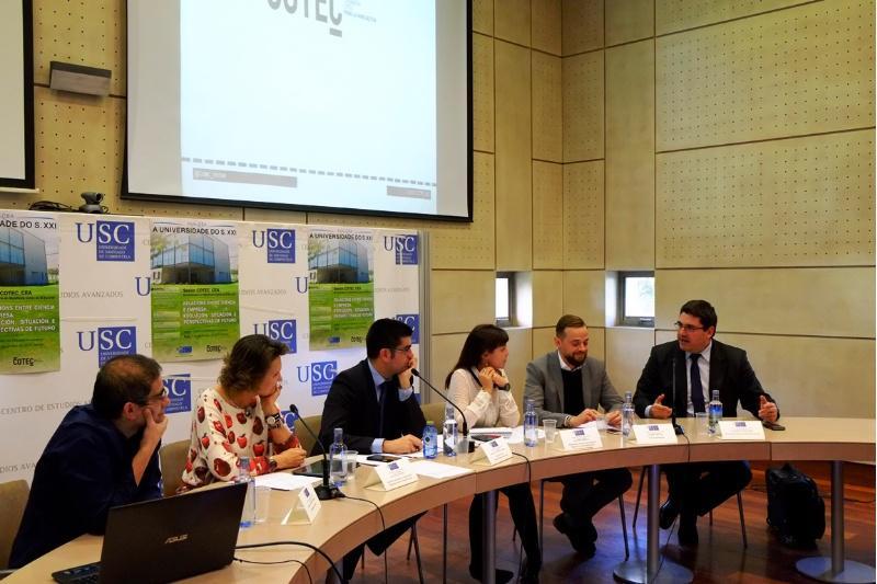 Investigadores e representantes da empresa reflexionan no CEA sobre as relacións entre comunidade científica e tecido empresarial