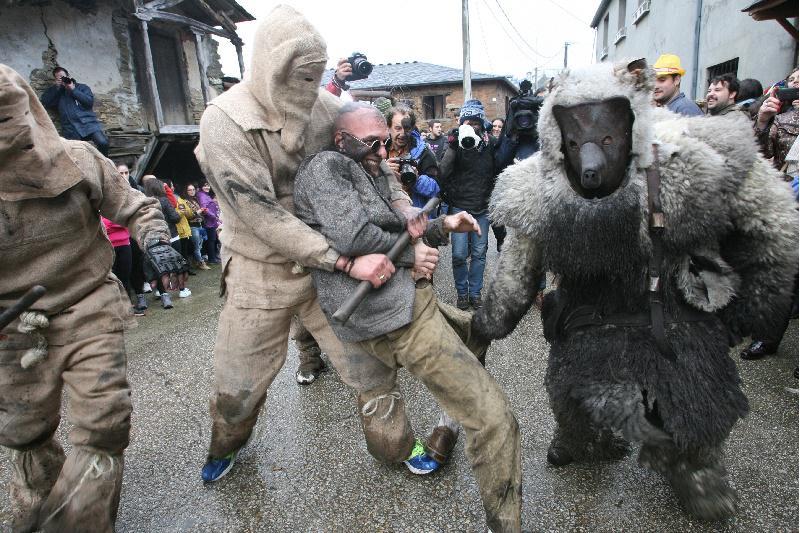 Unha investigación constata a interdependencia entre medios de comunicación e manifestacións populares na comarca de Lemos