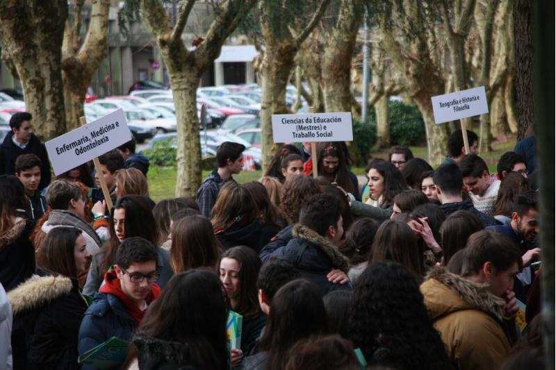 Chegaron a Santiago os primeiros estudantes de secundaria que esta semana coñecerán o campus
