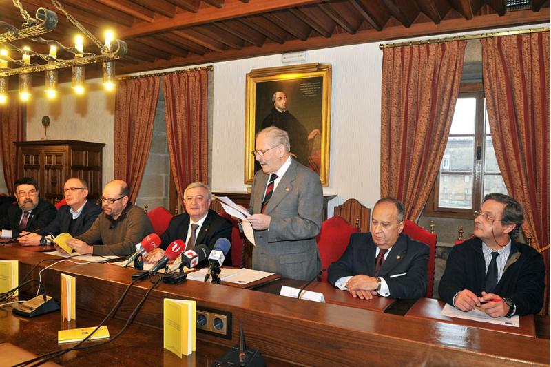 Un libro explora a historia de La Cátedra de Farmacología de la Facultad de Medicina de Santiago de Compostela