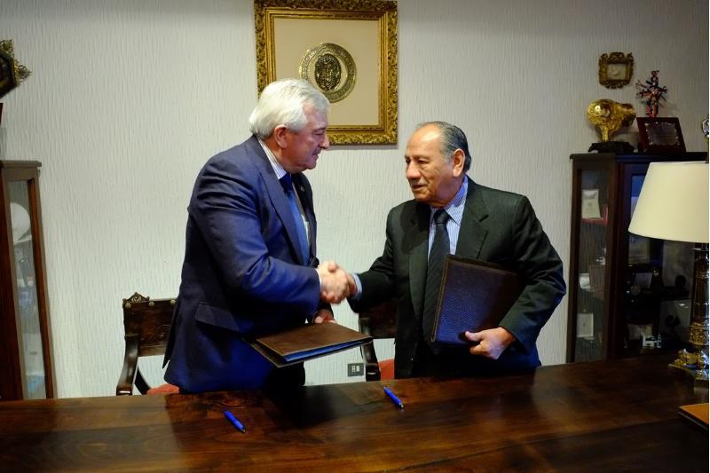 A USC e a Universidade Jaime Bausate y Meza asinan un protocolo de cooperación cultural, científica e pegagóxica