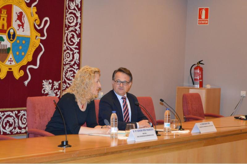 A formación de posgrao e as alternativas de inserción laboral centran a temática unha xornada na Escola de Enfermaría