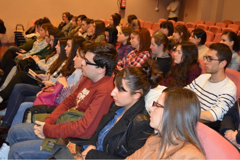 A formación de posgrao e as alternativas de inserción laboral centran a temática unha xornada na Escola de Enfermaría