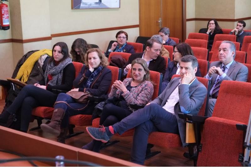 A Facultade de Ciencias Económicas e Empresariais e a delegación do Instituto Español de Analistas Financeiros en Galicia presentan o Anuario do Euro 2015