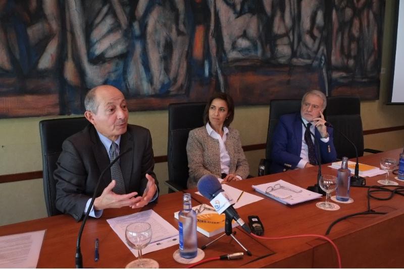 A Facultade de Ciencias Económicas e Empresariais e a delegación do Instituto Español de Analistas Financeiros en Galicia presentan o Anuario do Euro 2015