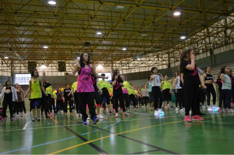 Unha masterclass solidaria de zumba recada fondos para Cruz Vermella no Pavillón Universitario