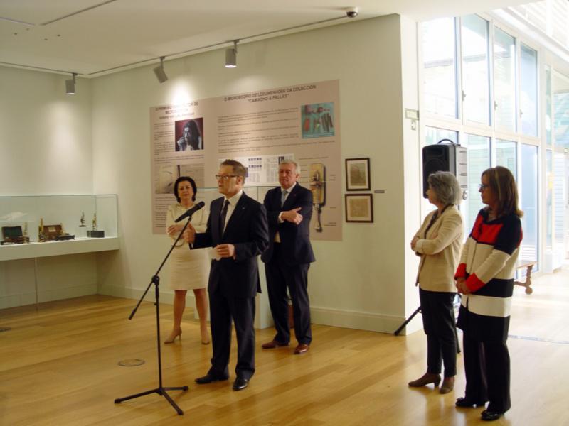 O Museo de Historia Natural da USC reúne por primeira vez na historia dúas xoias que representan a orixe da microscopía