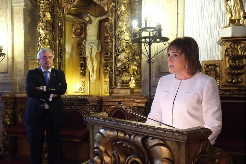 María José López Couso tomou posesión como decana da Facultade de Filoloxía