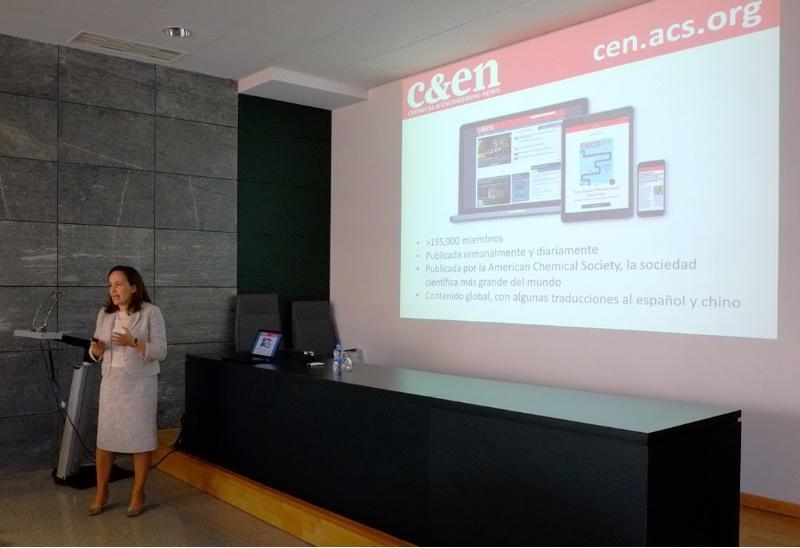 A editora en xefe da revista Chemical and Engineering News falou na USC sobre comunicación científica