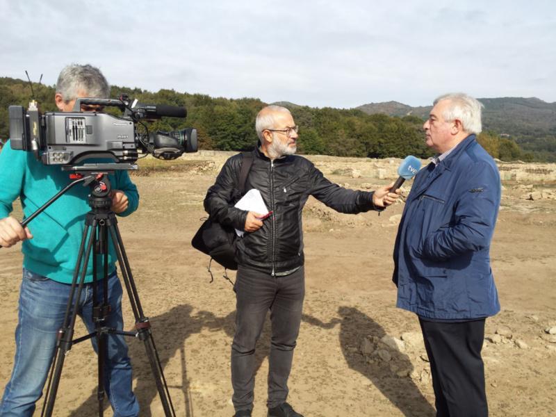 O reitor Juan Viaño visitou o complexo romano de Aquae Querquennae en Bande