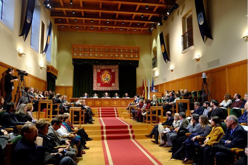 73 traballadores da USC recibiron a Insignia Fonseca en recoñecemento a máis de 30 anos de servizo