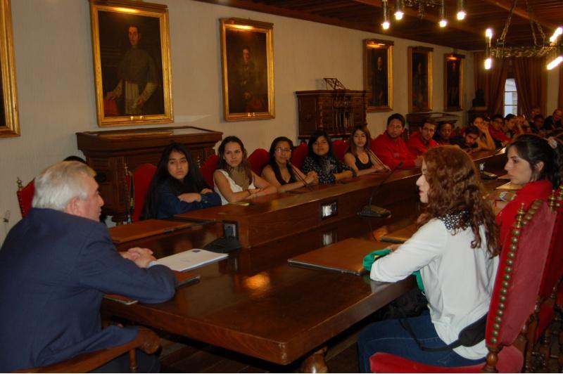 O reitor recibiu un grupo de bolseiros iberoamericanos da Fundación Botín que traballan no fortalecemento da función pública