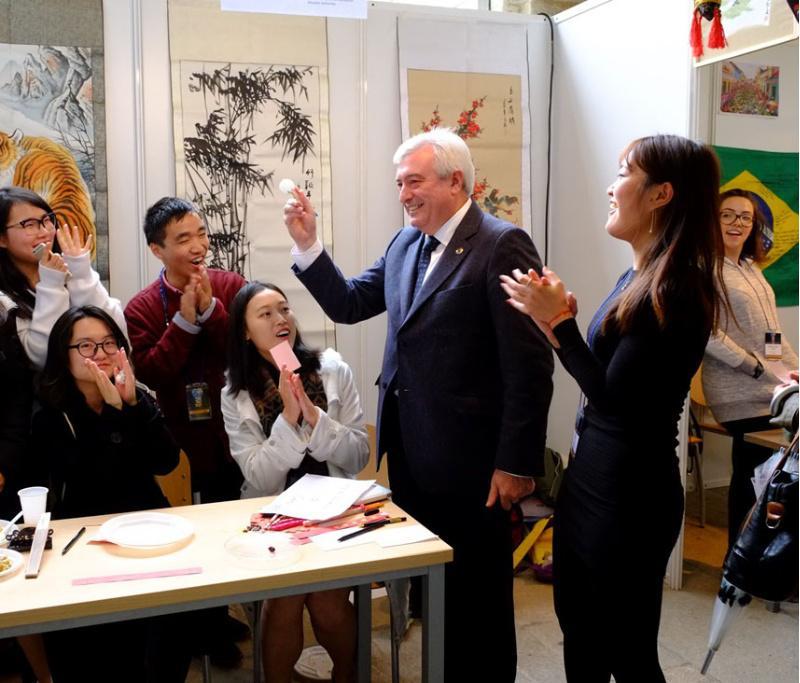 Máis de 100 expositores facilita a elección dun futuro destino a quen valore participar en programas de mobilidade da USC