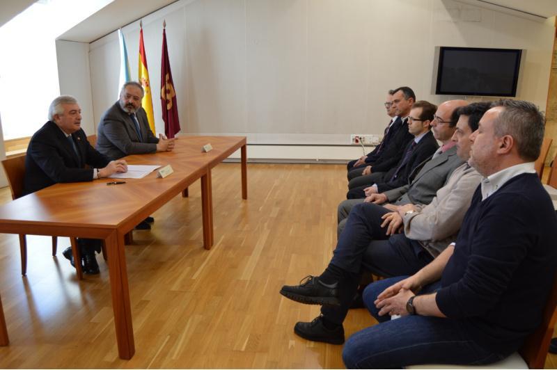 Investigación e formación son as principais achegas da USC ao Clúster da Madeira e o Deseño de Galicia, di Viaño