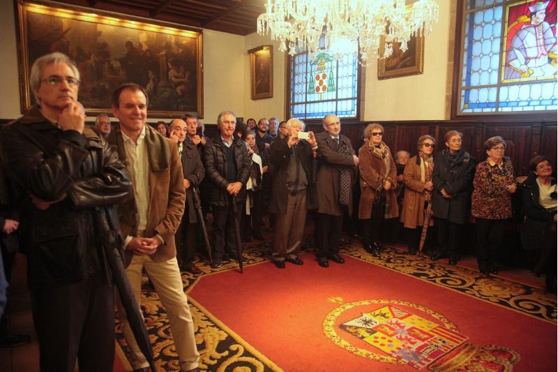 O investigador Emilio Rolán Mosquera recibiu a Insignia de Ouro da USC 