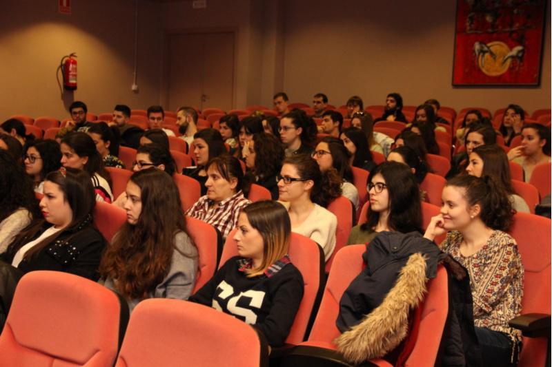 A formación de posgrao e as alternativas de inserción laboral de profesionais de Enfermaría, a análise nunha xornada