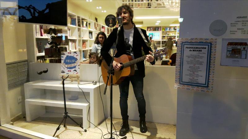 As compañías Palimoco e Lucecús abren as ‘performances’ en escaparates no marco do XXIII Festival de Teatro Universitario