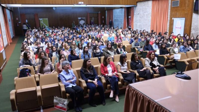 Preto de 300 estudantes de secundaria participan en Medicina no maior evento europeo sobre divulgación de células nai 