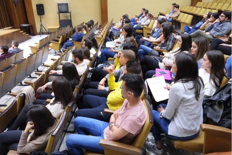 Unha experiencia de Aprendizaxe en Servizo en Formación do Profesorado busca mellorar os parques infantís da cidade