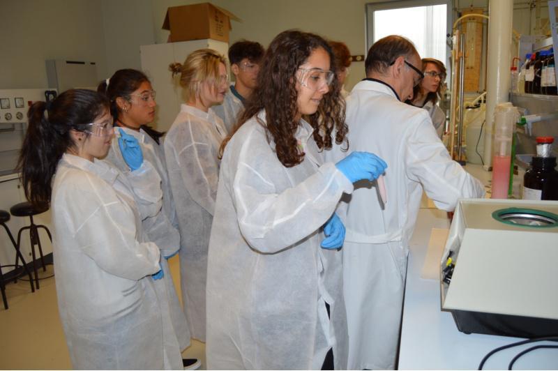 ‘Ciencia para xoves investigadores’ inicia na experimentación a estudantes de cuarto de Eso no Ies A Pinguela de Monforte