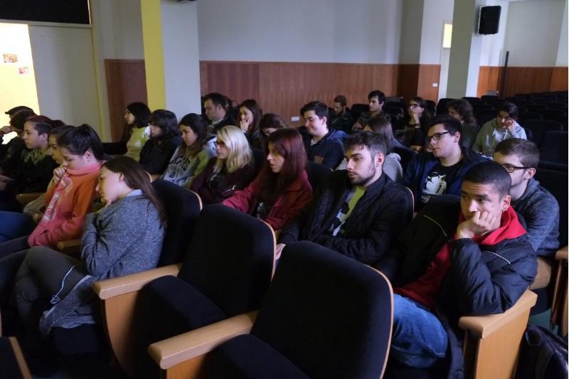 Alumnado de Filosofía implícase na estética de Compostela