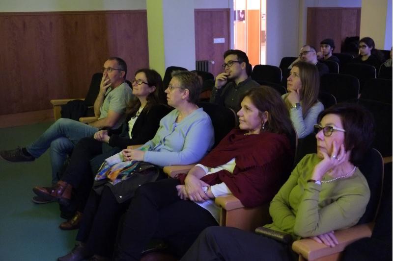 Alumnado de Filosofía implícase na estética de Compostela